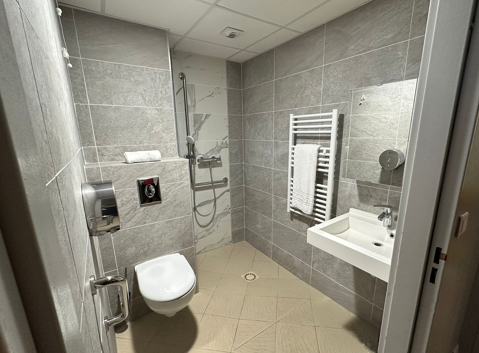 REPOTEL PARIS GAMBETTA - Image 3