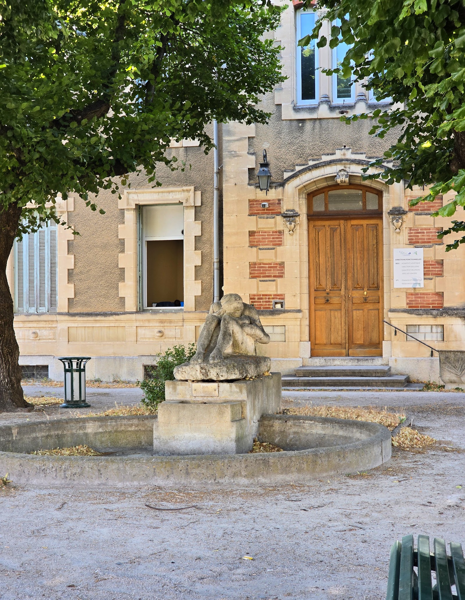 EHPAD DU CENTRE HOSPITALIER DE CAVAILLON LAURIS